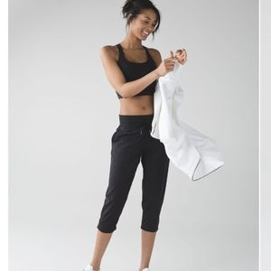 Lululemon Studio Crop II Black like new